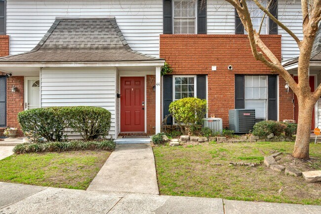 Foto del edificio - AVAILABLE NOW!  2 BED 2.5 BATH TOWNHOME