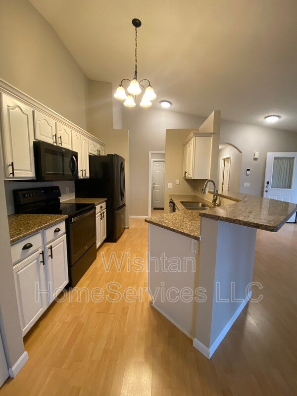 Building Photo - 1041 Hawthorn Ridge