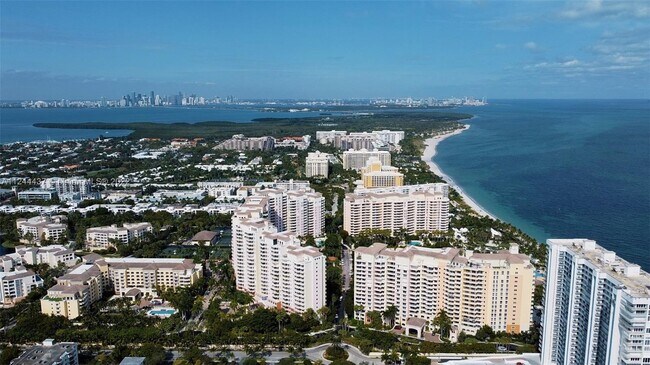 Foto del edificio - 600 Grapetree Dr