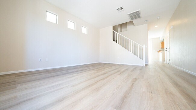 Building Photo - Charming 2 Story Home - New Flooring Throu...