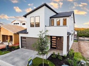 Building Photo - 110 Pennybacker Ln