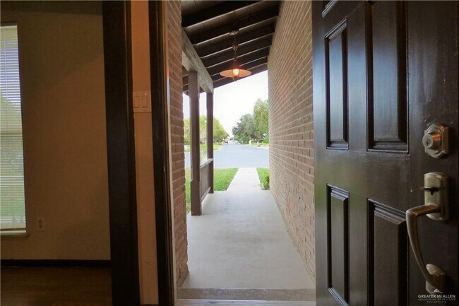 Foto del edificio - 1719 Primrose Ave