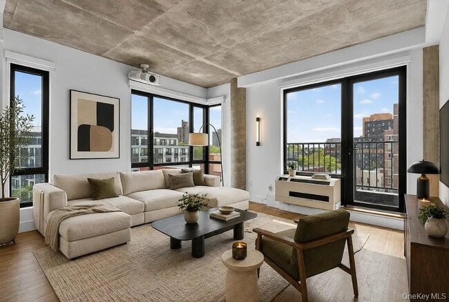 Building Photo - 225 E 138th St