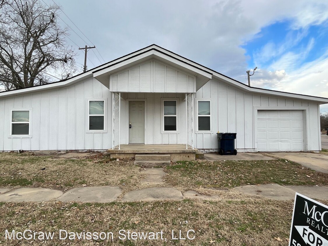 Primary Photo - 3 br, 1 bath House - 105 S Oak