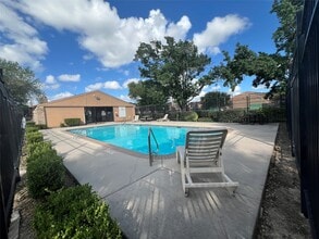Building Photo - 10555 Turtlewood Ct