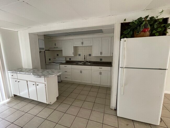 Building Photo - 16170 Aralia Dr