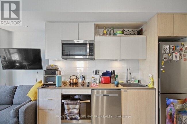 Building Photo - 100-100 Dalhousie St