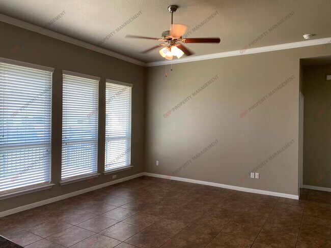 Foto del edificio - 5607 Blackstone Dr