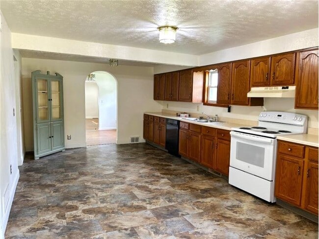 Building Photo - 137 Mahan Ln