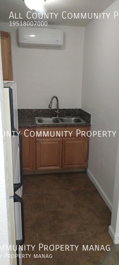 Building Photo - 1 Bed 1 Bath Apartment in Twentynine Palms...