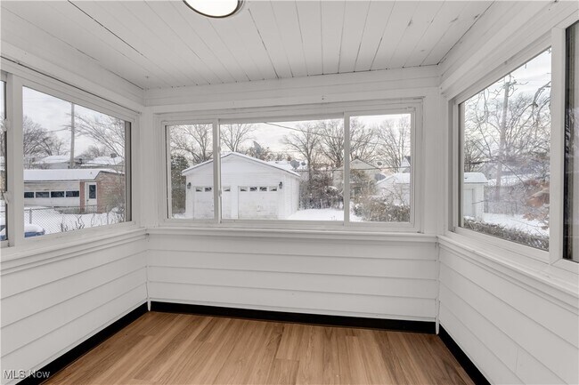 Foto del edificio - 17416 Throckley Ave