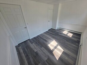 Building Photo - 98 Delafield St
