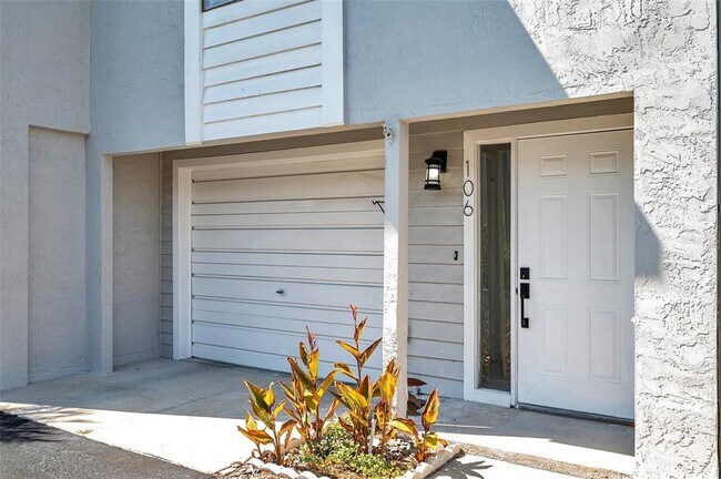 Building Photo - 745 Pinellas Bayway S