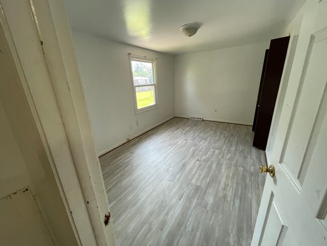 Building Photo - 165 Berehaven Dr