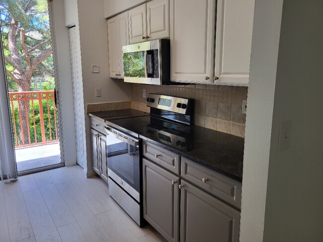 Building Photo - 2042 Alta Meadows Ln