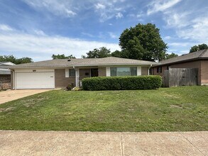 Building Photo - 137 E Jarman Dr