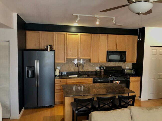 Kitchen - 2720 W Cortland St