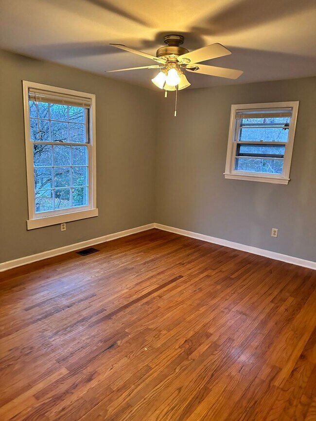 Building Photo - Convenient Location in Piedmont Near White...