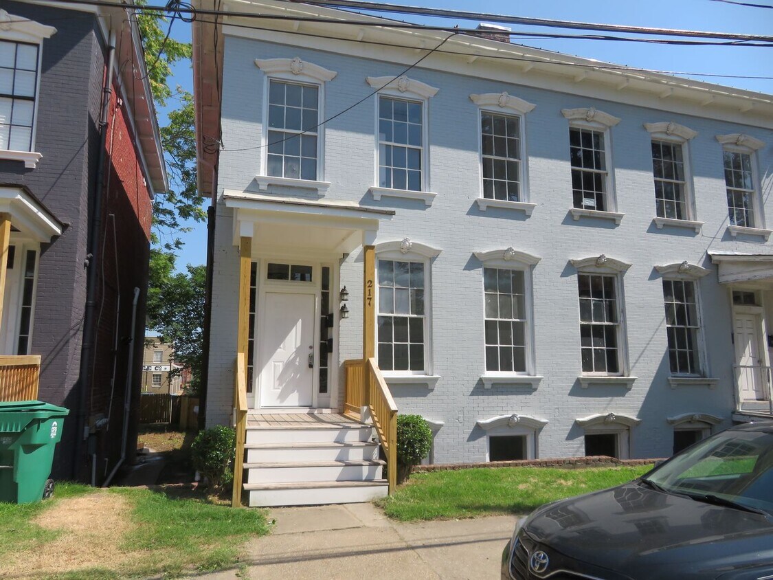 Primary Photo - 217 Henry Street