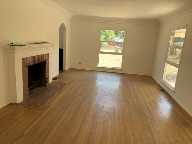 Building Photo - 9767 Sunland Blvd