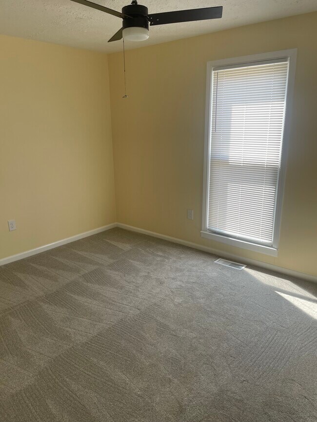 Building Photo - 913 Bordallo Dr