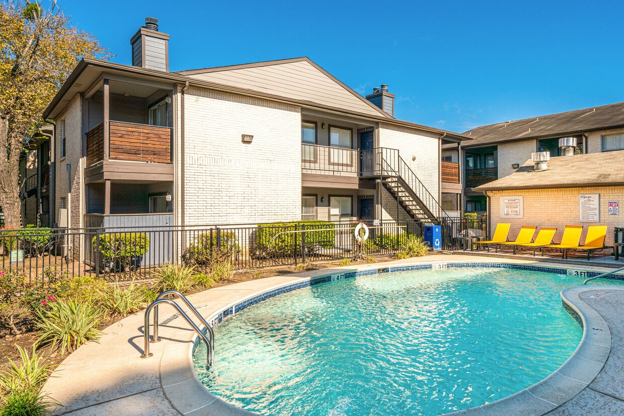 The Legacy at Clear Lake Apartments in ster, TX