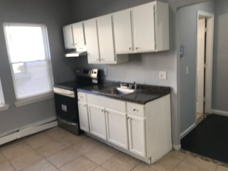 315 Garden St Unit 3rd floor, Hartford, CT 06112 Room for Rent in