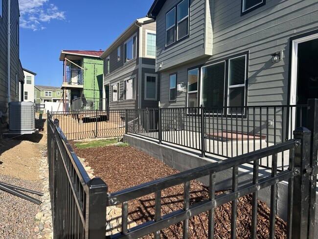 Building Photo - 394 Blackfoot St