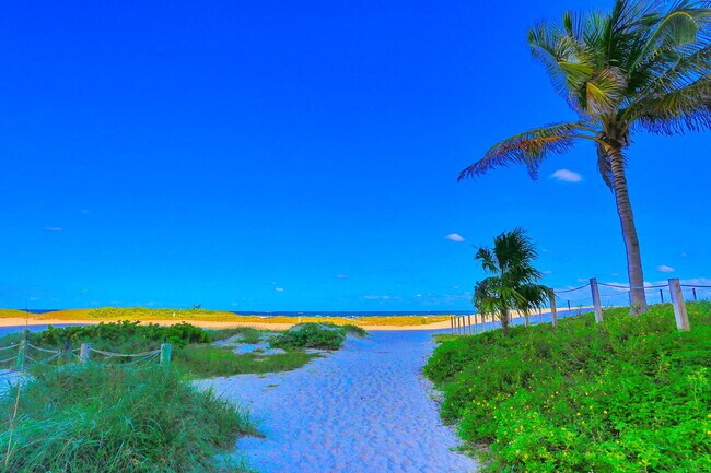 Foto del edificio - 1009 N Ocean Blvd