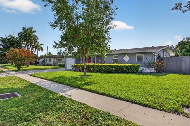 Building Photo - Poolside Living in Pompano Beach – 3 Bed 2 Bath Single Family Home - NO HOA move in today!