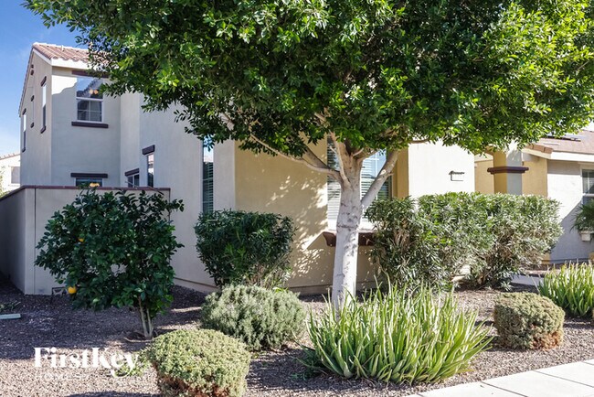 Building Photo - 15380 W Columbine Dr