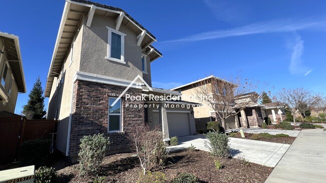 Foto del edificio - Spacious 4-bedroom home in Natomas with cl...