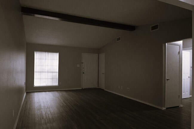 Foto del edificio - Economical 2 Bedroom Duplex in South Tyler-Lawn Care Included!