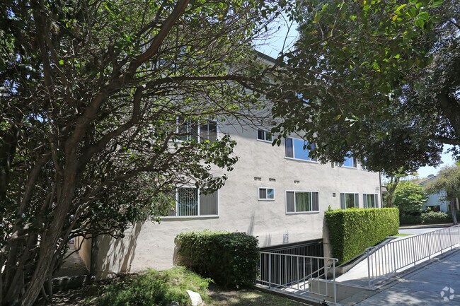 Foto del edificio - 202 N Clark Dr