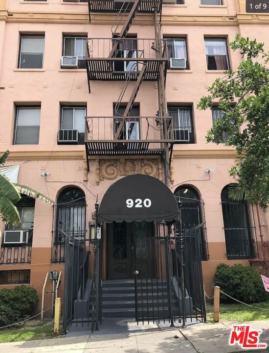 Foto del edificio - 920 S Hobart Blvd
