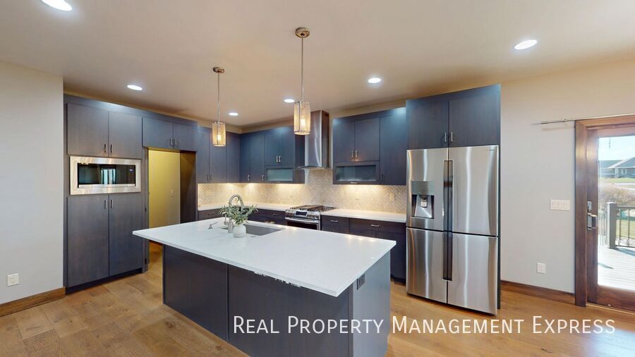 Foto principal - 9207 Lakeside Dr