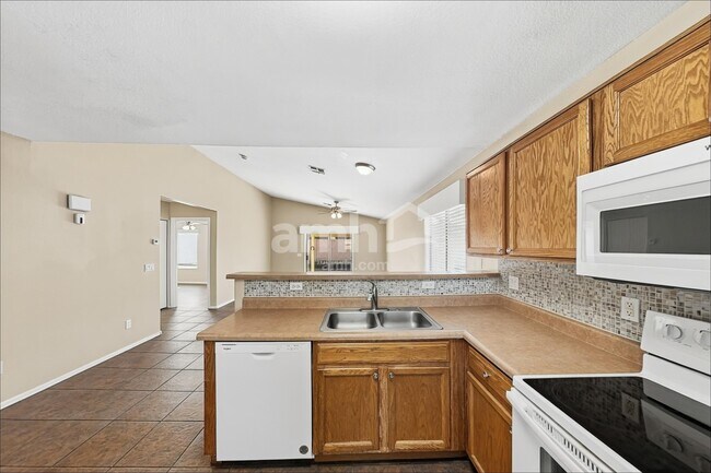 Foto del edificio - 16425 N 113th Dr