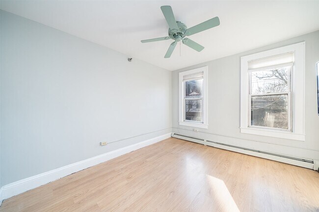 Foto del edificio - 466 Monmouth St
