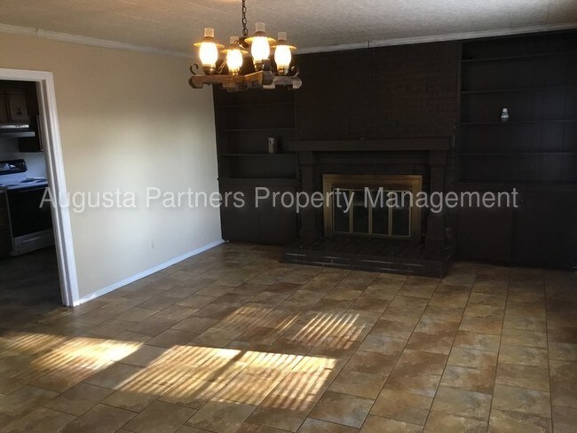 Building Photo - 588 Mims St