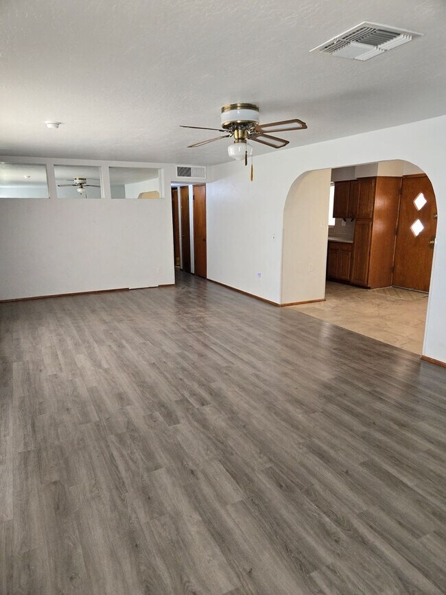 Foto del edificio - Single Story 3 Bedroom, 2 Bath in Phoenix
