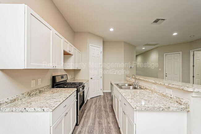 Building Photo - 10212 Carmencita Way