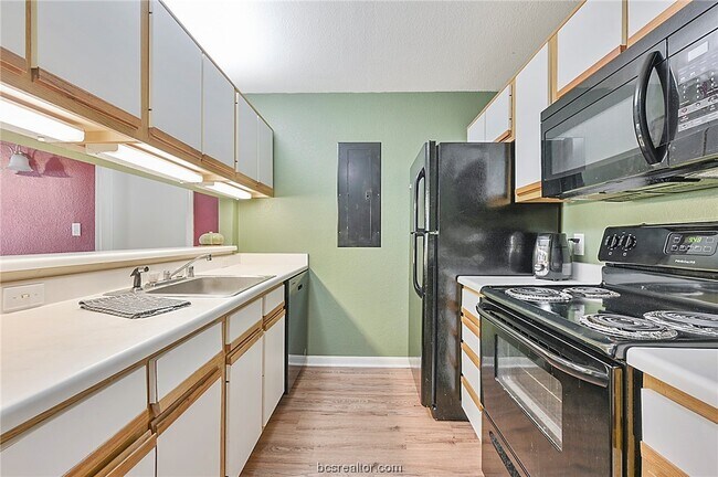 Building Photo - 529 Southwest Pkwy