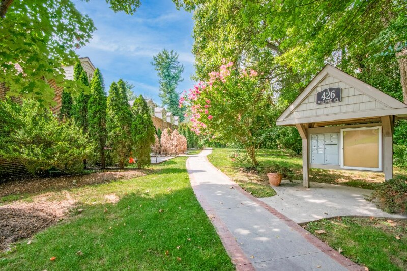 Foto principal - 426 W Laurel Ave