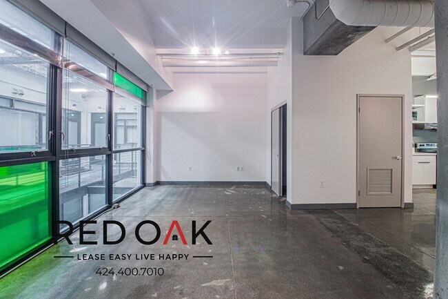 Foto del edificio - 430 S Broadway