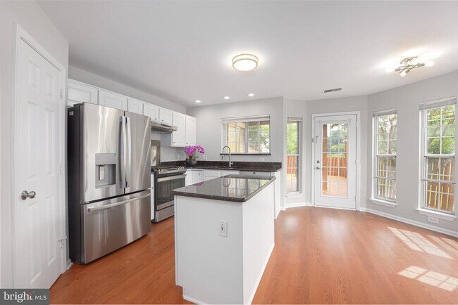 Building Photo - 13102 Shadowbrook Ln
