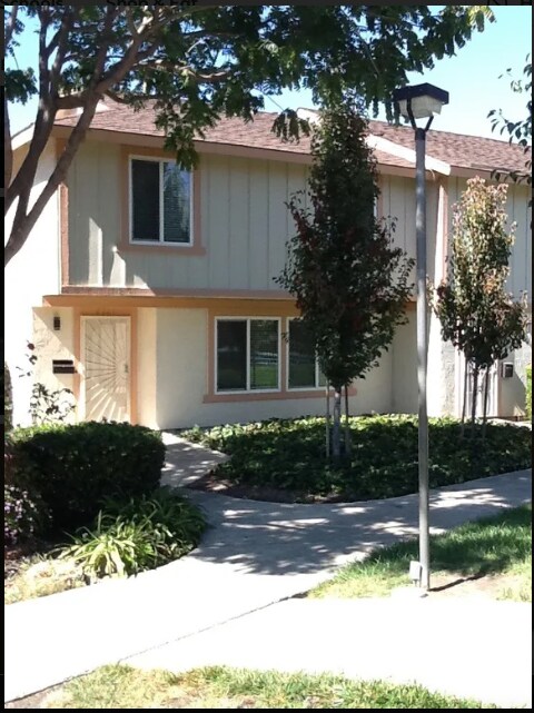 Primary Photo - 2220 Meadowgate Way