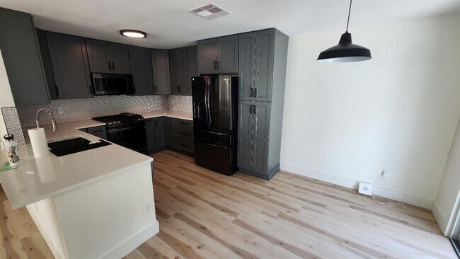 Building Photo - 1905 Golden Pheasant Dr