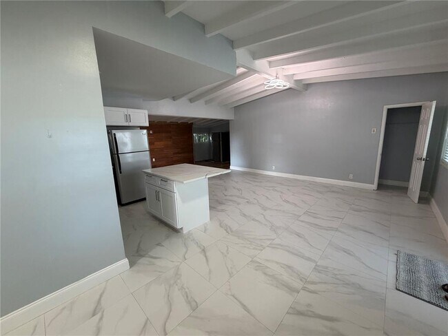 Building Photo - 4210 SW 10th St