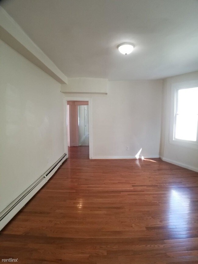 Building Photo - 5 br, 2 bath  - 105 Rose Ter Apt 2