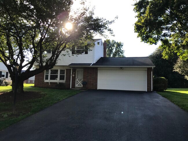 Building Photo - 2148 Fruitville Pike